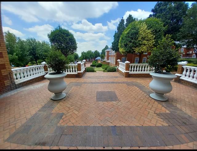355M² OFFICE TO LET IN BRYANSTON